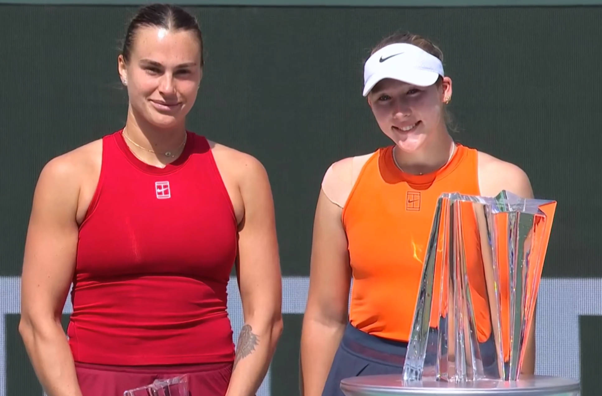 莎拉波娃在塞尔维亚队比赛中晋级下一阶段,败北引发热议!观众掌声雷动的简单介绍 莎拉波娃在塞尔维亚队比赛中晋级下一阶段,败北引发热议!观众掌声雷动的简单介绍